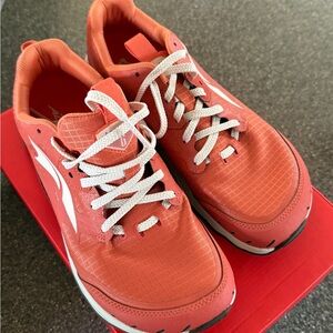 ALTRA Lone Peak 6 - Brand New